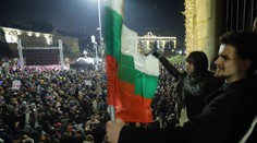 Bulharská vláda odstupuje v reakcii na masové protesty