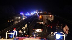 Tragická nehoda na maďarskej M3: Zrážka ôsmich áut si vyžiadala troch mŕtvych