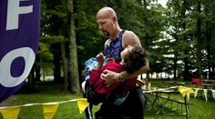 Myslíte si, že sa máte zle? Pozrite si príbeh tejto otcovskej lásky