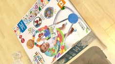 Keď otvorili darček pre bábätko, zostali zhrození. Neuveríte, čo tam našli