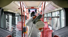Bratislavský dopravný podnik odporúča nerozprávať sa v MHD. Chce obmedziť šírenie vírusu
