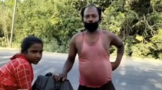 Dievča (15) prešlo so zraneným otcom na bicykli 1200 kilometrov. Dali to len za pár dní