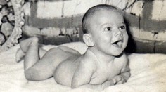 Spoznávate toto rozkošné bábätko? Dnes je z neho legenda česko-slovenskej hudobnej scény