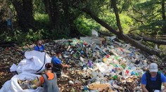 Gauče, bicykle, chladničky. Čierna skládka na východe Slovenska, ktorá váži 16-tisíc ton, má zmiznúť