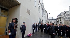 Zverejnili pamätník obetí Charlie Hebdo. Hneď ho však zahalili