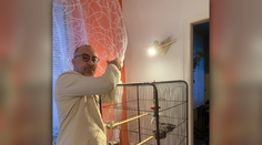 Marián Čurko sa našiel živý a zdravý. „Iba som bol mame vešať záclony a vybil sa mi mobil,“ napísal na Facebook