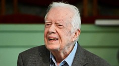 Exprezident USA Jimmy Carter opustil nemocnicu, lebo "zvyšný čas chce stráviť doma s rodinou"