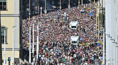 Tisíce ľudí v uliciach Budapešti. Pride nezastavil súdny zákaz ani hrozby pokút