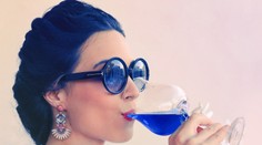 Ochutnali by ste? V španielskych viniciach vyrobili modré víno