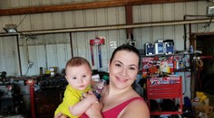 Obrovská tragédia: Mamička si nevšimla ročného synčeka, zabila ho pri cúvaní