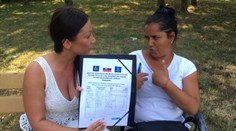 Tvária sa, že sú nepočujúci a žobrú peniaze. Takto reagovali, keď sme ich pristihli