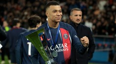 Všetko potvrdil aj Fabrizio Romano. Mbappé oznámil Parížu, že odchádza