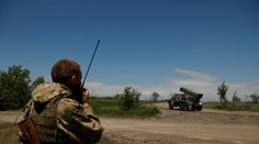 Dodávka nových zbraní na Ukrajinu zvyšuje riziko vtiahnutia USA do konfliktu