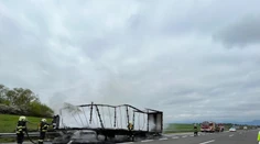 Na D1 začal horieť kamión, diaľnicu v smere na Liptov uzavreli