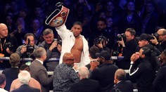 Joshua dostal ultimátum: Ak nebude boxovať s Povetkinom, príde o titul WBA