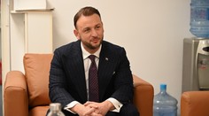 Minister Šutaj Eštok je v nemocnici. Má za sebou operáciu