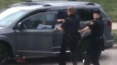 Polícia z USA sedemkrát strelila neozbrojeného Afroameričana do chrbta. Všetko to videli jeho deti