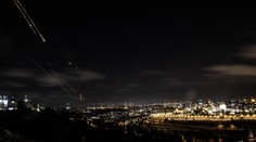 VIDEO: Irán vyslal na Izrael najmenej 180 rakiet. Hrozba nateraz pominula, oznámila izraelská armáda