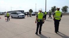 Polícia upozorňuje vodičov na kolóny na rakúskych hraniciach