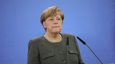 Merkelová neľutuje svoje rozhodnutie otvoriť hranice pre migrantov