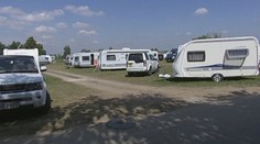 Senecké jazerá ovládli írski kočovníci. Okrem žúrovania vraj ponúknu aj svadbu