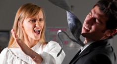 Intímne teroristky! Ženy sú voči mužom agresívnejšie