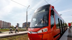 Petržalka sa po desiatkach rokov dočkala električky. Niektoré miesta ale stále pripomínajú stavenisko