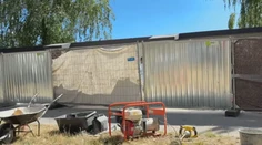 VIDEO: Na falošnom tehlovom múre pri Kukurici pracujú za zástenou. Chybne urobené časti obíjajú