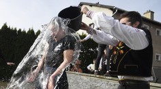 „Oblievačka? Nie, ďakujem.“ Etnologička vysvetlila pôvod a význam veľkonočných tradícií, od ktorých sa mladí odkláňajú (+ anketa)