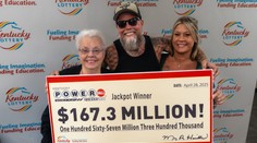 V sobotu vyhral jackpot, v stredu išiel do väzenia. Výhercu obrovskej sumy zadržala polícia