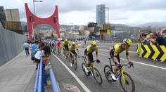 VIDEO: Záver etapy zničili protesty, fanúšikovia prelomili bariéry. Nenávisť voči jednému z tímov rastie