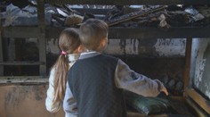 Rodine so štyrmi deťmi požiar domu zničil všetko. Začať musia od nuly