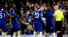VIDEO: Ako deti. Hráči Chelsea sa hádali o penaltu, pritom bolo rozhodnuté. Hanba, reagoval tréner