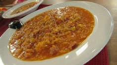 RECEPT NA DNES: Paradajková kapusta s bravčovými kockami