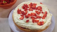 RECEPT NA DNES: Otvorená mandľová torta s mascarpone a jahodami