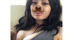 Mladá Jennerka má zrazu obrovské prsia. Tvrdí, že len vďaka ženským dňom