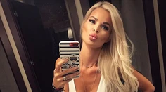 Silvia Kucherenko sa lúči s letom. S vystrčeným zadkom!