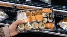 Sushi zo supermarketu môže vyzerať čerstvo. Tieto znaky však prezradia, ako je to naozaj