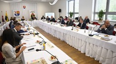Vláda na rokovaní v Handlovej. Na projekty v mestách a obciach Hornej Nitry schválila takmer dva milióny eur