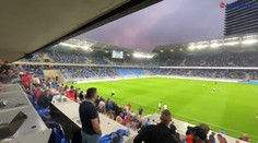 VIDEO: Slovan ženú za víťazstvom zaplnené tribúny Tehelného poľa. Pozrite si zábery krátko pred výkopom