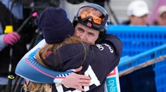 VIDEO: Návrat Kildeho emotívne prežívala aj Mikaela Shiffrinová. V cieli sa neubránila dojatiu