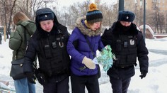 V Rusku zatýkajú tých, ktorí na výročie invázie vyjadrili odpor. Iní sa nevedia dočkať víťazstva Kremľa