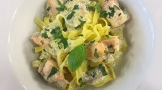 Cestoviny s lososom a smotanovou omáčkou