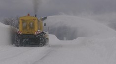 Sever Oravy sa borí s návalom snehu. Cestári sú už niekoľko dní v 24-hodinovom nasadení