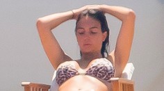 Sexica v plavkách. Uf... toto telo má doma Cristiano Ronaldo