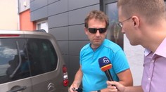 Vďaka Kotlebovmu tendru zarobí státisíce. Keď sme ho oslovili, tváril sa, že on nie je on