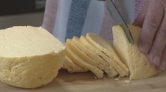 Veľkonočné zvyky ožívajú už týždeň pred sviatkami. Na východe sa spájajú s prípravou tradičnej hrudky