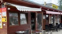 FOTO: Výbuch na trhovisku Miletičova. Štyria ľudia utrpeli popáleniny