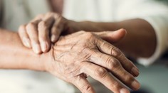 Vedci zistili, ako odhaliť Parkinsonovu chorobu ešte skôr, než sa dostavia klasické príznaky