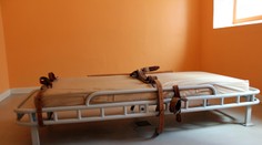 Poliak strávil pre krádež kávy 8 rokov na psychiatrii, teraz vysúdil rekordné odškodné